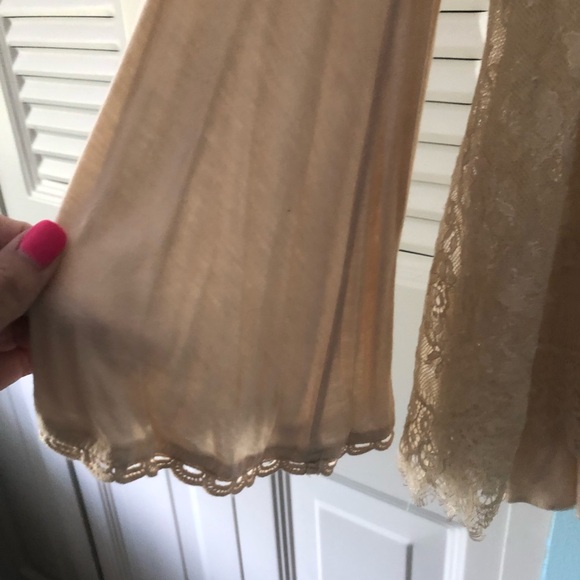 Altered State cream lace bell sleeve top with matching solid ruffle underneath. - Picture 4 of 4